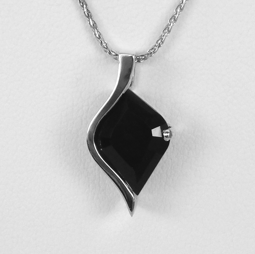 Black Onyx Pendant | Kloiber Jewelers